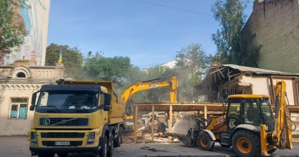 Будинок був одним із найстаріших вцілілих деревʼяних житлових будинків Києва / фото: Ксенія Семенова