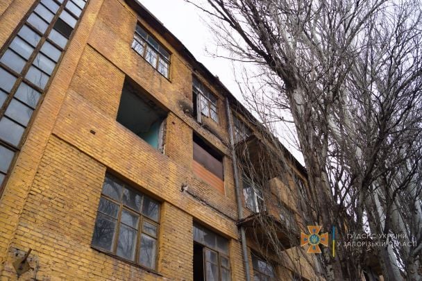 В Черкассах пьяный строитель срезал балкон вместе с собой: детали курьеза