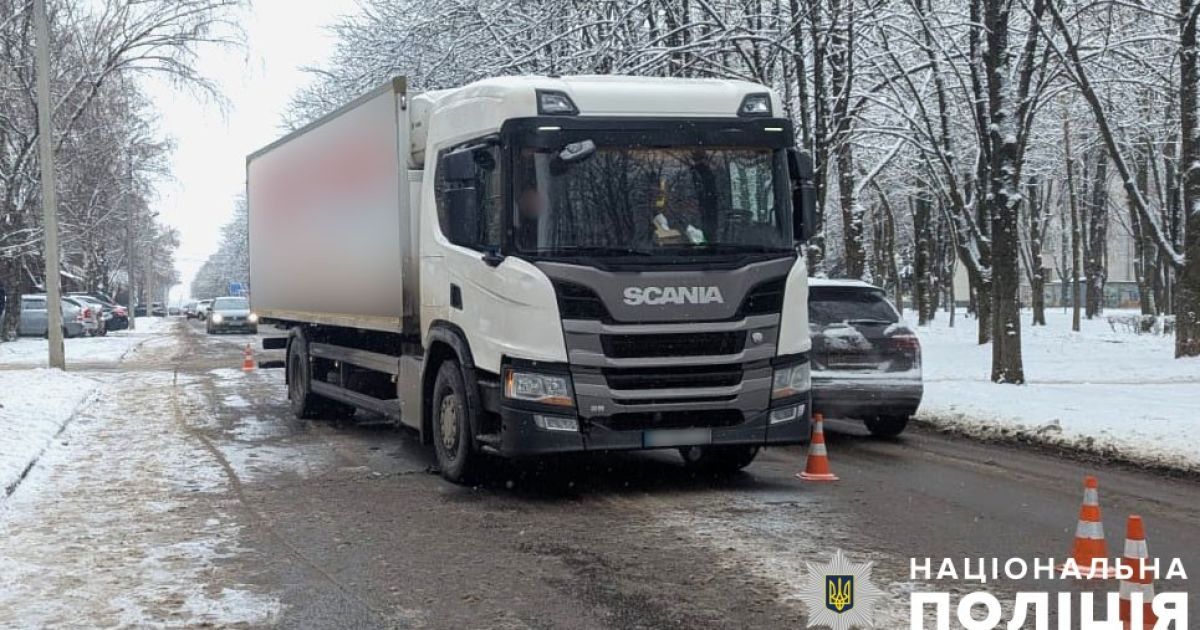 Вантажівка, яка скоїла наїзд на військового у Полтаві