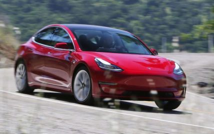 Електрокари Tesla Model 3 встановили абсолютний рекорд продаж у США