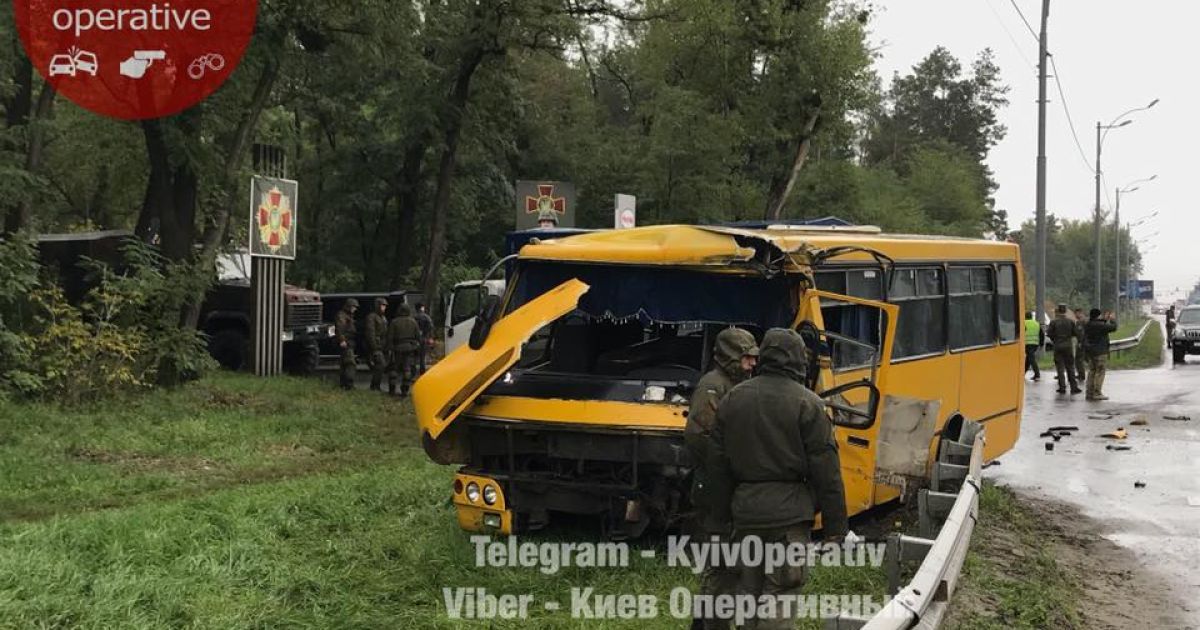 Появились фото и видео с места смертельного ДТП с автобусом Нацгвардии на Киевщине 