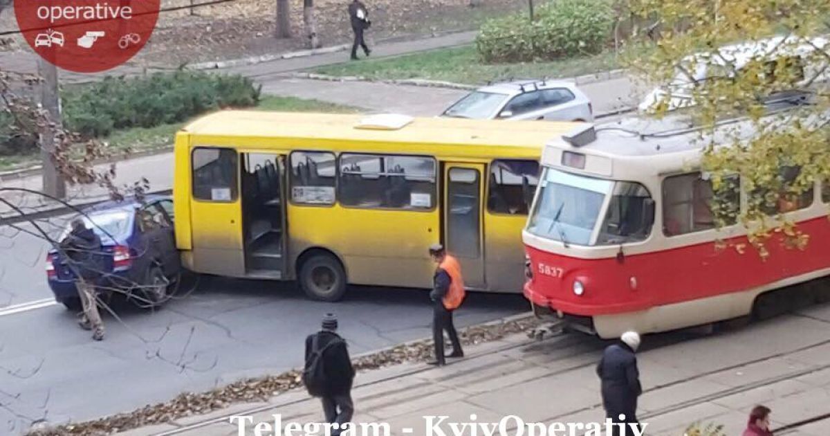 Маршрутка влетіла у трамвай у Києві_6 / © Facebook/Киев Оперативный