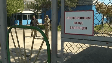 Хто відбирає в українців останні метри біля моря