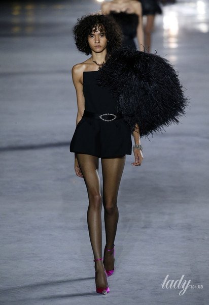Коллекция Saint Laurent прет-а-порте сезона весна-лето 2018 / © East News
