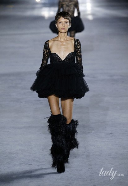 Коллекция Saint Laurent прет-а-порте сезона весна-лето 2018 / © East News