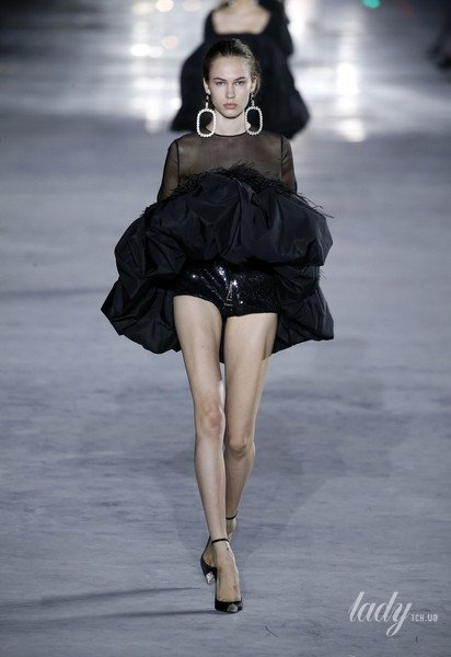 Коллекция Saint Laurent прет-а-порте сезона весна-лето 2018 / © East News