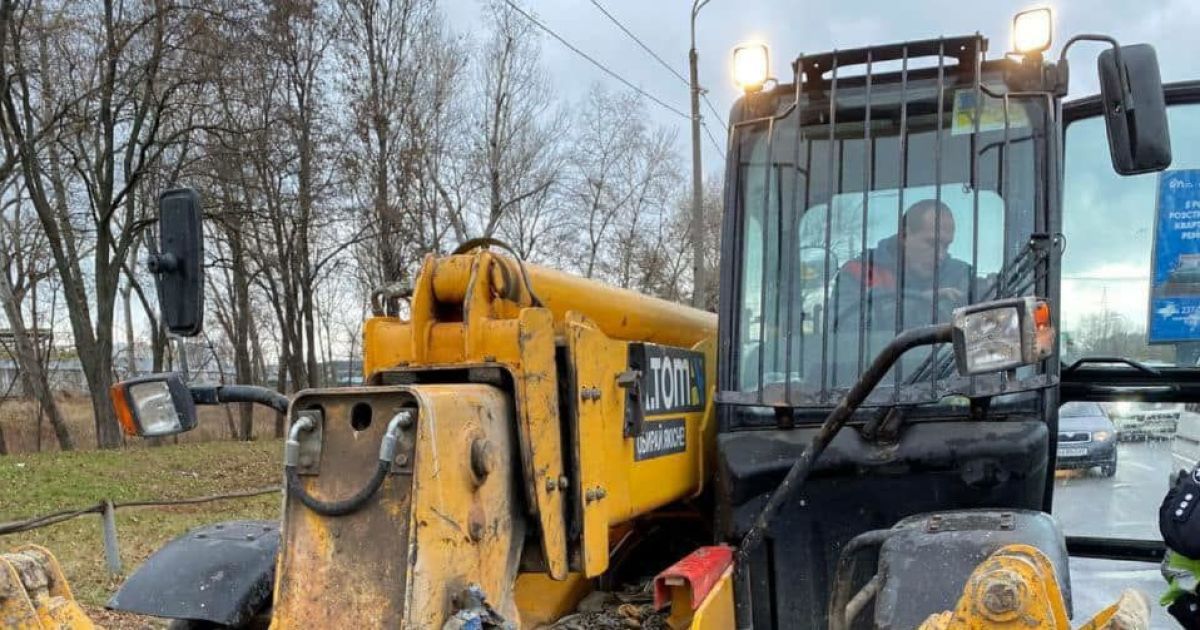 У Києві п'яний чоловік керував навантажувачем та створював аварійні ситуації / © Facebook / Патрульна поліція Києва