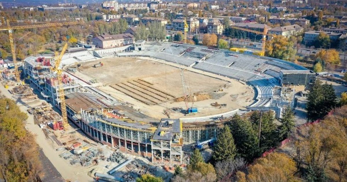 На стадіоні "Металург" у Кривому Розі стартувало "Велике будівництво" унікального футбольного поля