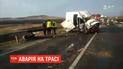 Зім'ятий мікроавтобус і фура у кюветі: на трасі "Київ – Чоп" сталася ДТП