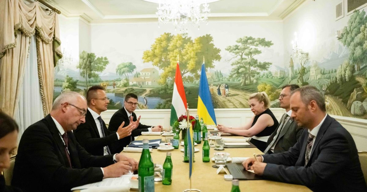 Kuleba met with Hungarian Foreign Minister Szijártó
