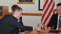 Петер Сійярто отримав символічний подарунок від Олексія Прокопенка