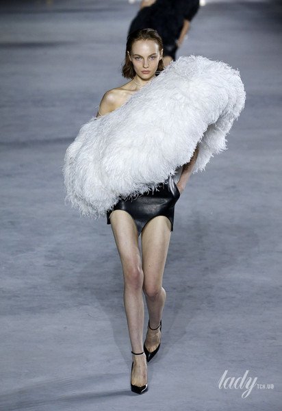 Коллекция Saint Laurent прет-а-порте сезона весна-лето 2018 / © East News