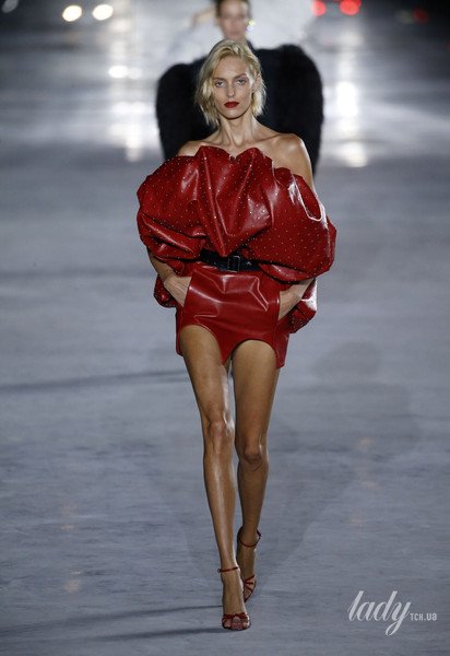 Коллекция Saint Laurent прет-а-порте сезона весна-лето 2018 / © East News