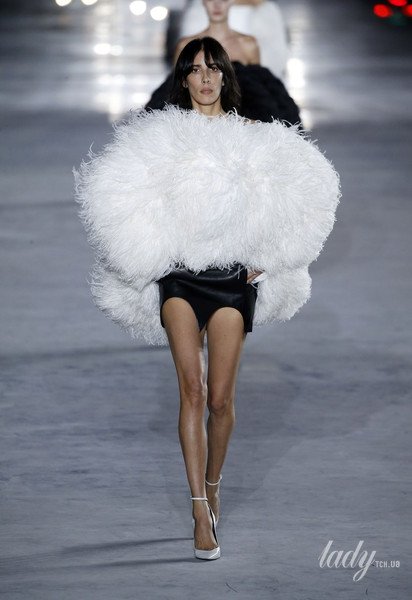 Коллекция Saint Laurent прет-а-порте сезона весна-лето 2018 / © East News