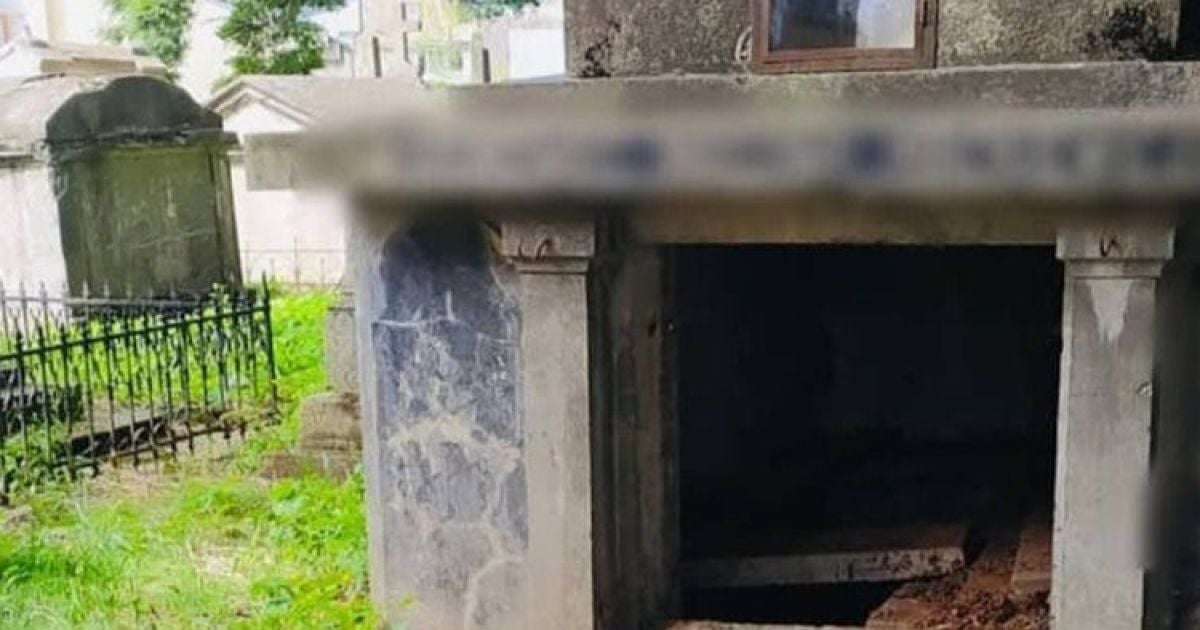 Відкрили труну та витягнули череп: на Прикарпатті діти розгромили могилу заради відео для соцмереж