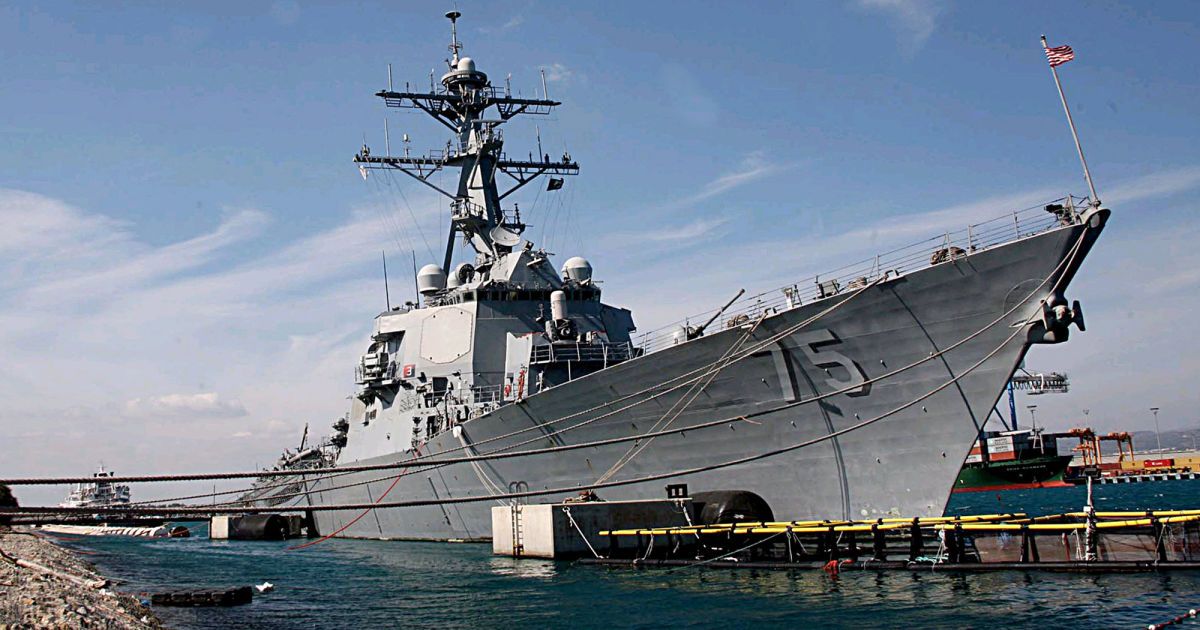 У Чорне море зайшов танкер ВМС США, який зустрінеться з ракетним есмінцем