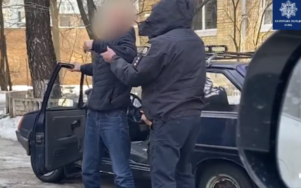 Їхав заднім ходом: у Києві зупинили п'яного водія, який навіть не міг говорити (відео)