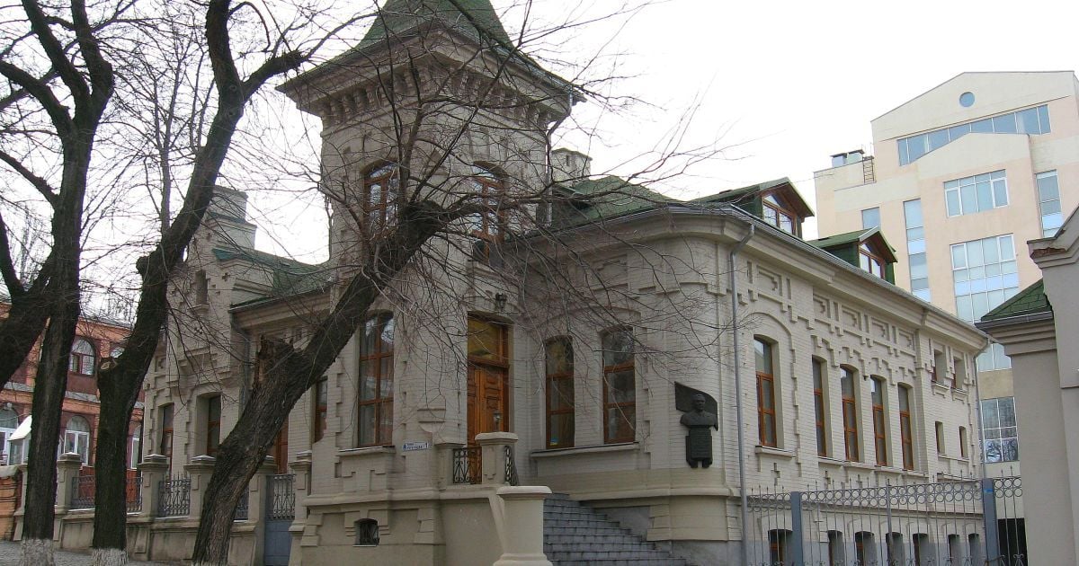 "ПриватБанк" выставил на аукцион "дом Брежнева" в Днепре