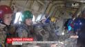 На Львовщине сотни лицеистов впервые прыгнули с парашютом