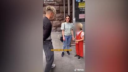 У Мережі з'явилося повне відео "акції" з блогером Волошиним та iPhone