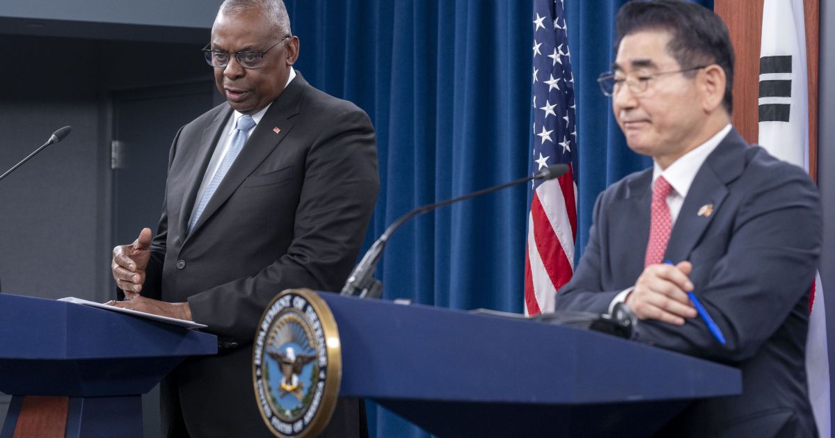 Глава Пентагона Ллойд Остин с министром обороны Южной Кореи Ким Эн Хеном
