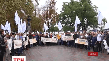 Повернути аеропорт у міську власність вимагають одесити