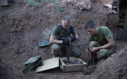 Террористы на Донбассе стреляют из запрещенного оружия, боец ООС ранен