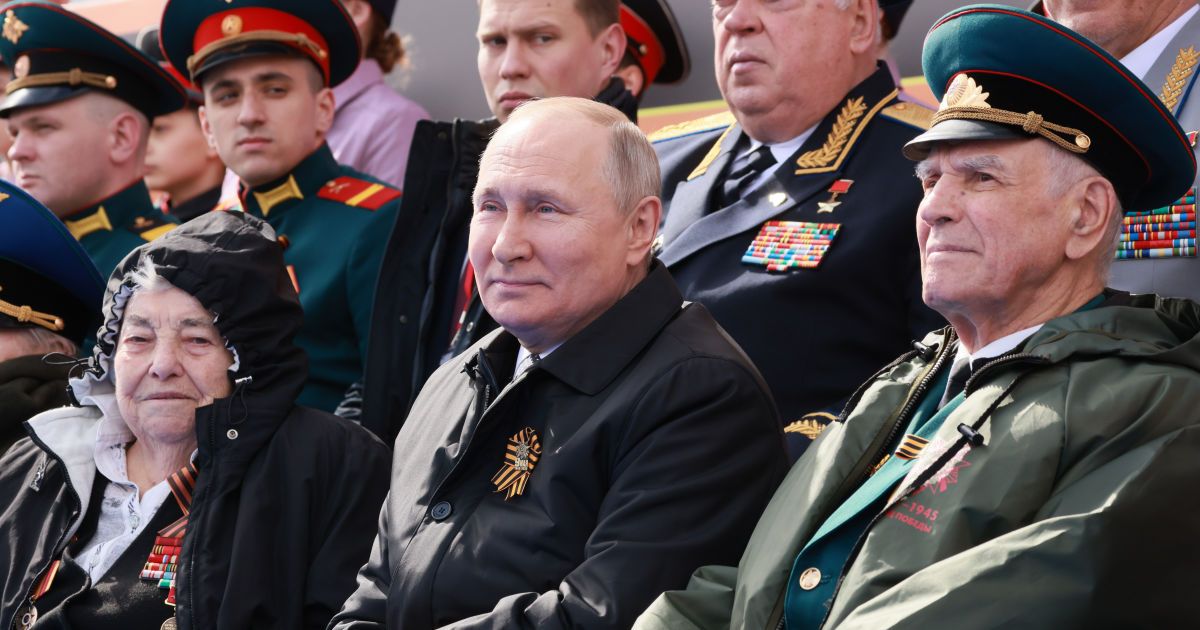 "Парад детей, а где же реальные части" – эксперт о "шоу", которое показывали россиянам на 9 мая в Москве