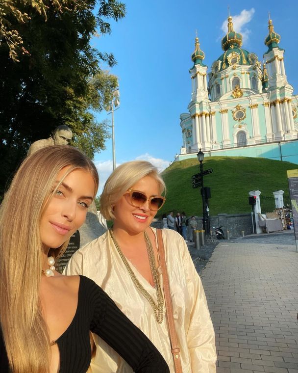 Соня Євдокименко разом зі своєю мамою / © instagram.com/iamsofiaeve