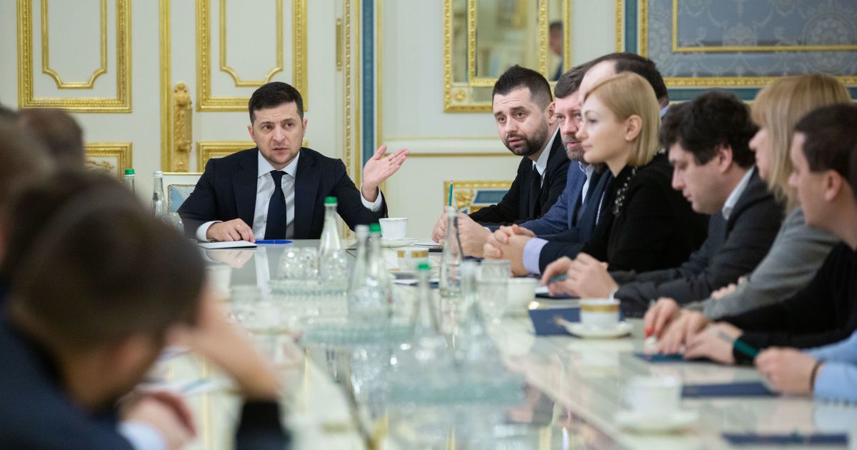 Зеленський після зустрічі з нардепами "СН" відкликав свій законопроєкт про децентралізацію