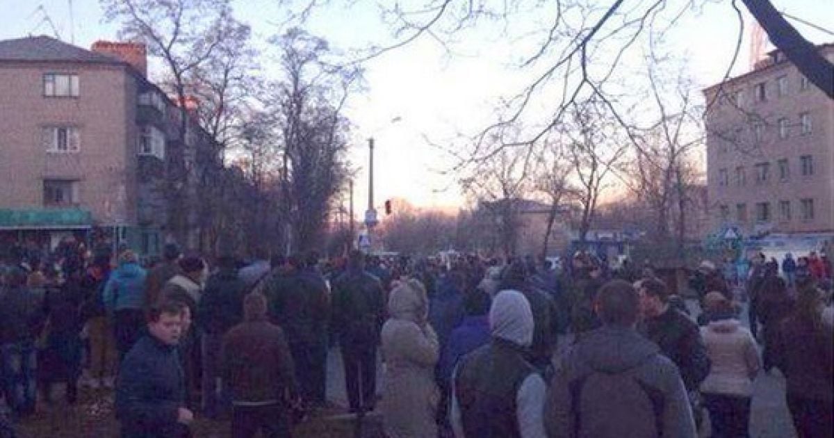 У Донецькій ОДА заявляють, що більшість обурених місцевих жителів пішла з місця ДТП.