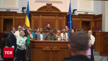Скандал та заблокована трибуна в парламенті: депутати провалили голосування за дерусифікацію