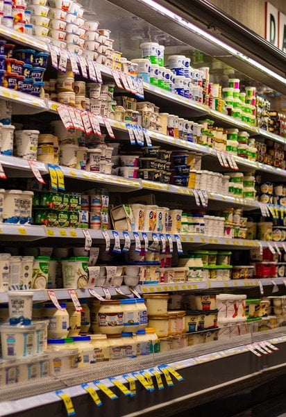 Продукти в магазині.