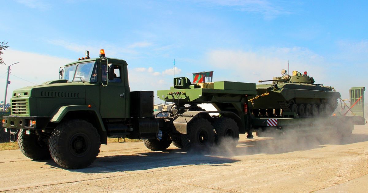 Во время подготовки к торжествам на военном аэродроме в Чугуеве / © Министерство обороны Украины