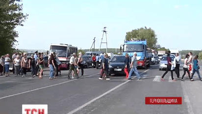 Трассу Черновцы-Ровно перекрыли сегодня жители Острова