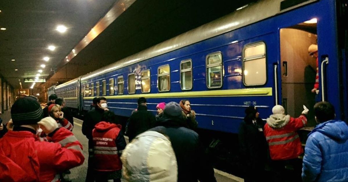 У Києві через отруєння просто з потяга госпіталізували два десятки дітей