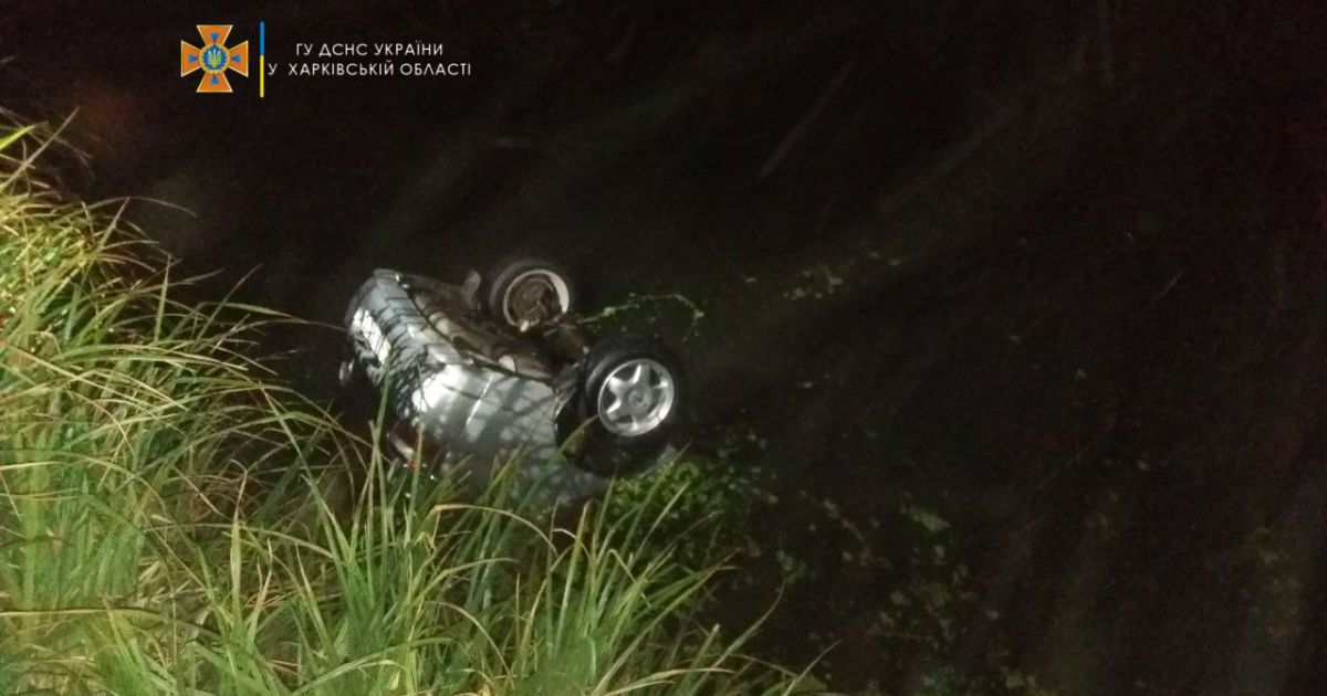 В Харьковской области авто упало с обрыва в реку: погиб мужчина