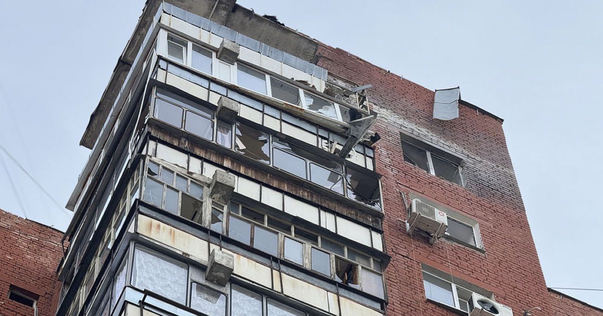 У будинок в Бєлгороді влучив російський снаряд