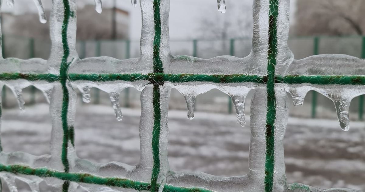 Негода в Україні: Харків і Дніпро скувала крига, а Київ засипатиме снігом до ранку