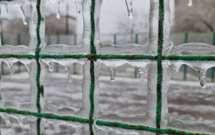 Ненастье в Украине: Харьков и Днепр сковал лед, а Киев будет засыпать снегом до утра