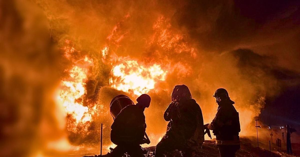 Пожежа внаслідок атаки на Київську область 27 лютого