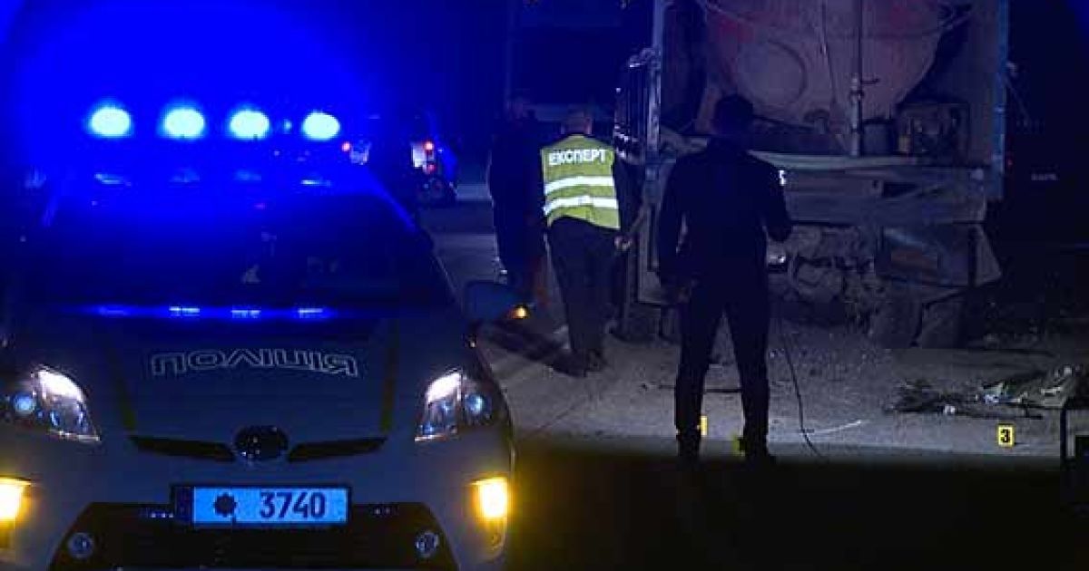 На Вінниччині позашляховик на швидкості протаранив КамАЗ і перекинувся, загинув пасажир