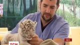 В Одессе ветеринар биопарка самостоятельно воспитывает экзотическое животное