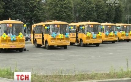 Україна закупила автобуси у російського холдингу, який виготовляє військову техніку