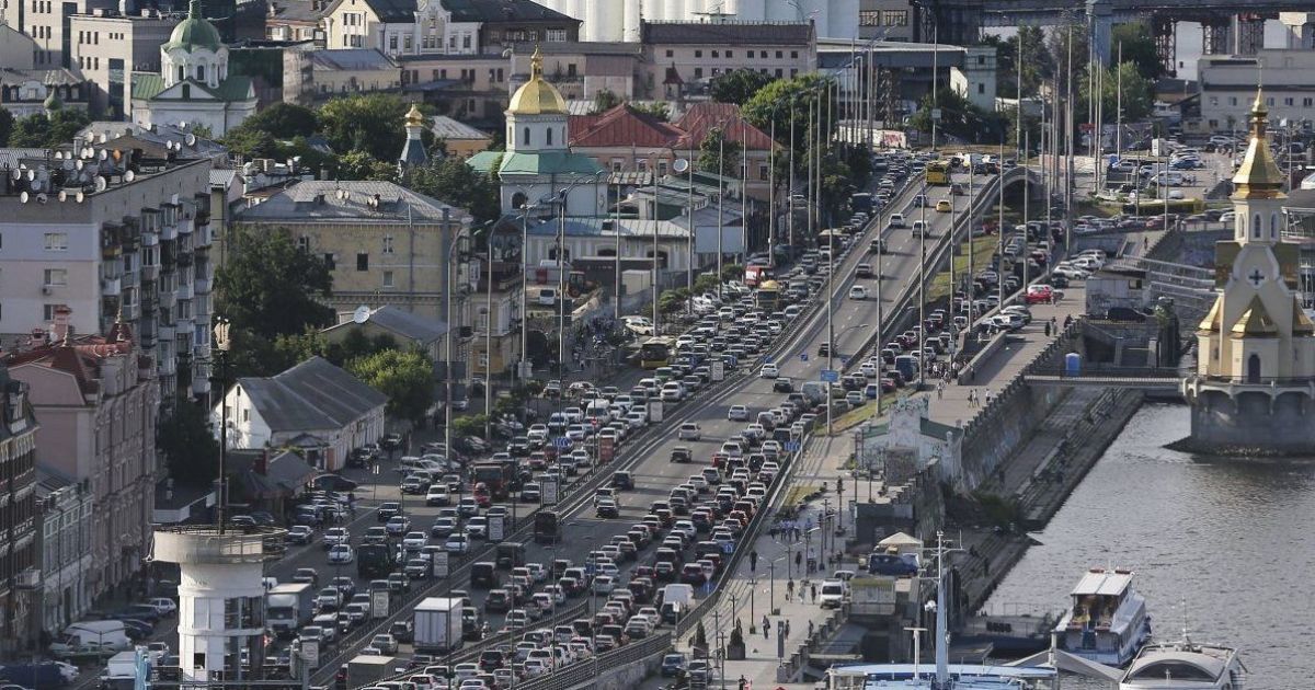 Пробки киев 12 апреля 2021 в столице украины наблюдается некоторое затруднение движения