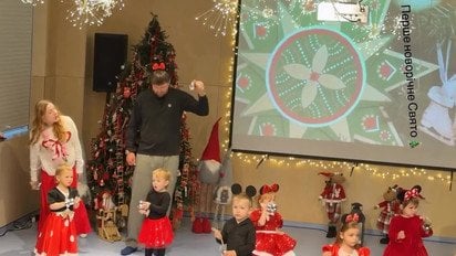 Олександр Усик з донькою станцював на новорічному ранку