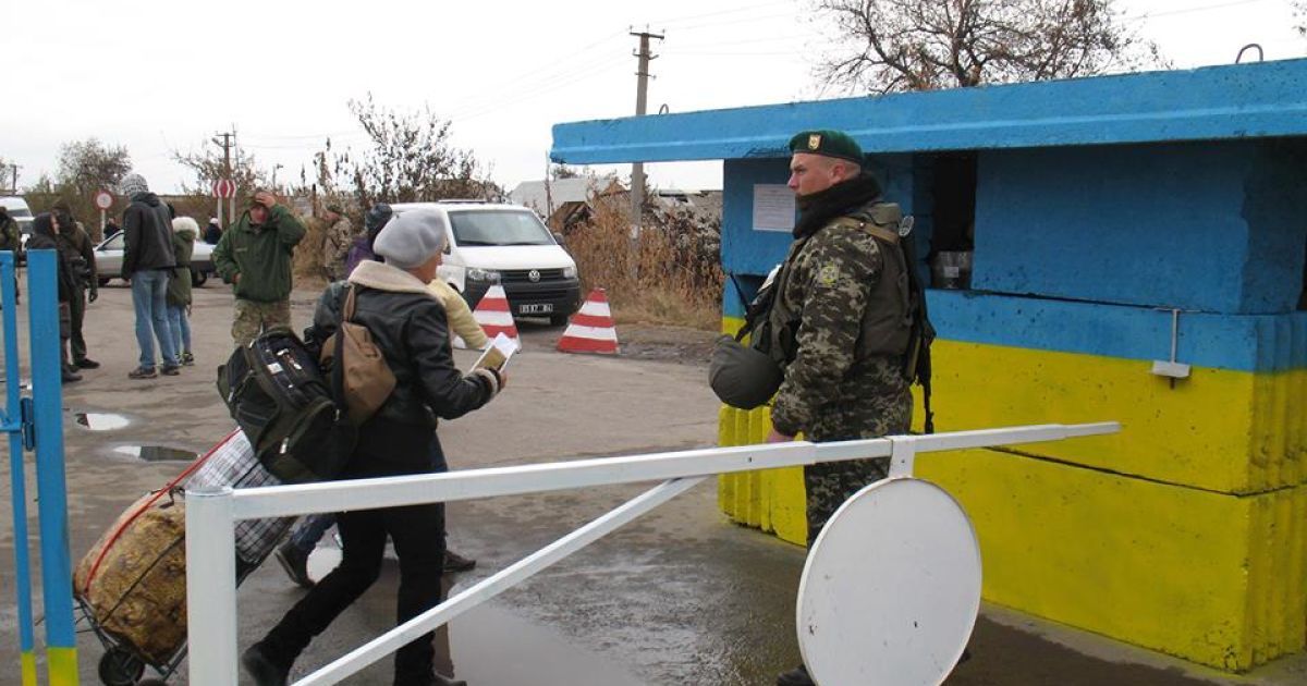 піший перехід до "ЛНР" на Луганщині_6 / © Facebook/Луганская областная военно-гражданская администрация