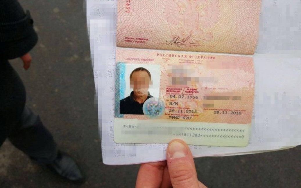 Паспорт гражданина России, который сообщил о заминировании самолета / © Пресс-служба СБУ