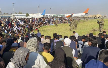 В аэропорту Кабула еще семь человек погибли в давке