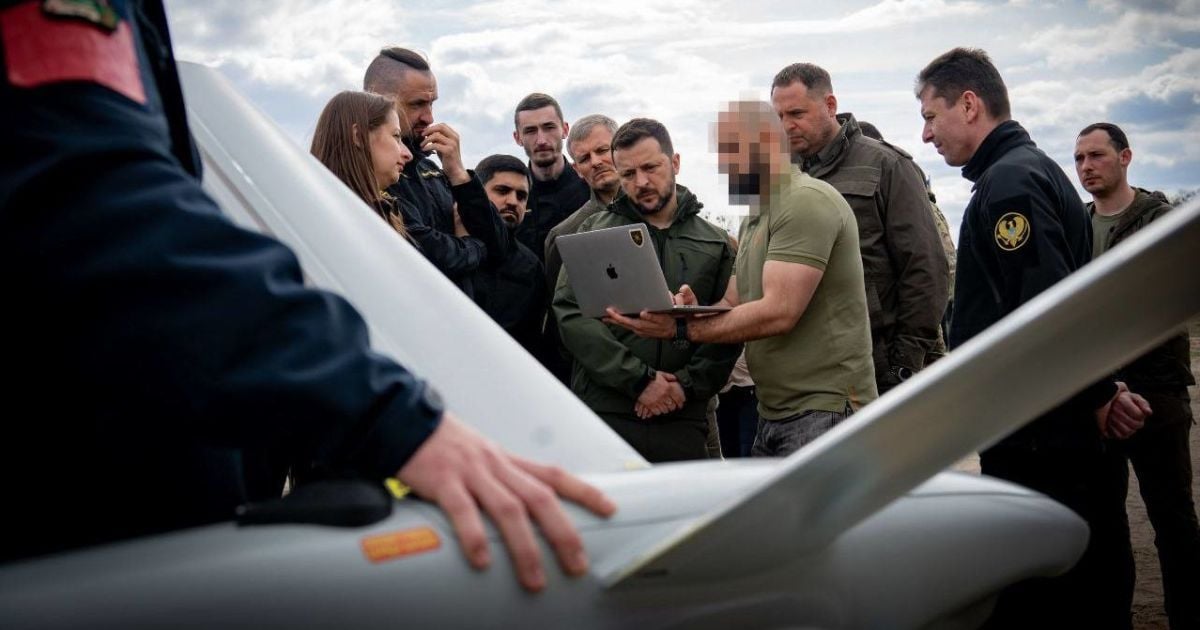 Володимиру Зеленському показали нову модель українського безпілотника